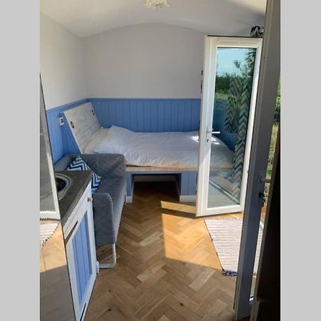 Apple Tree Hut Lägenhet Tenby Exteriör bild
